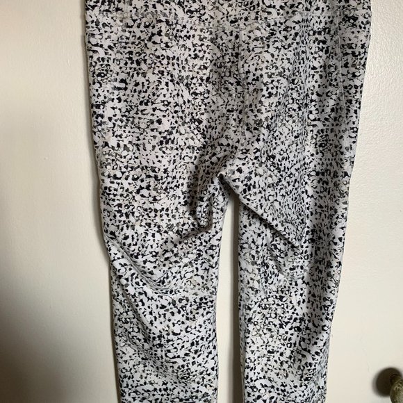 High-Waisted PowerSoft 7/8-Length Side-Pocket Leggings Women XL SNOW LEOPARD NWT - Picture 4 of 5